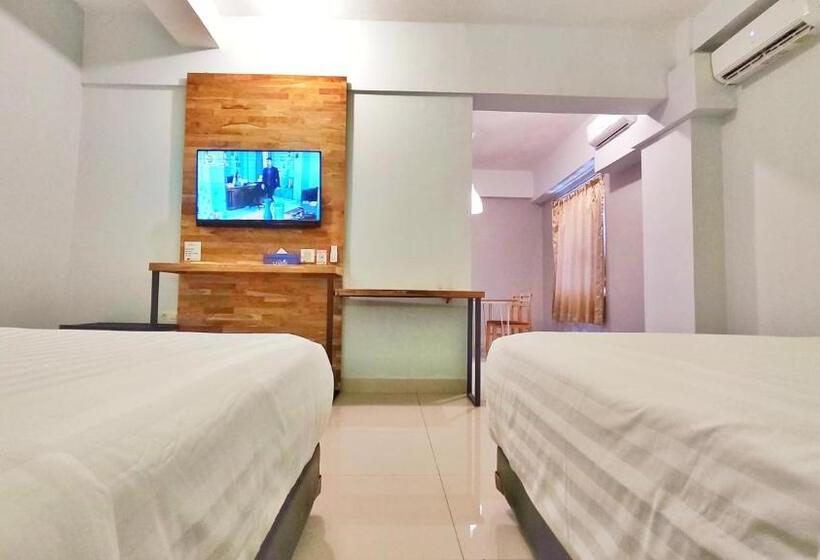 酒店 Dela Charis Tuban