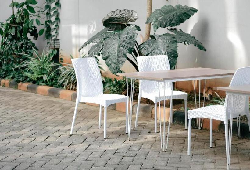 酒店 Dela Charis Tuban