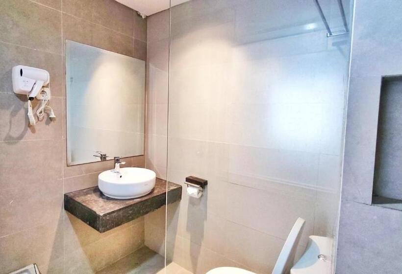 酒店 Dela Charis Tuban