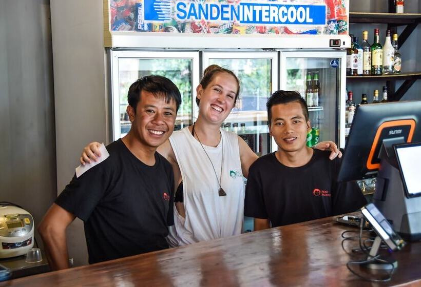 هاستل Mad Monkey Luang Prabang