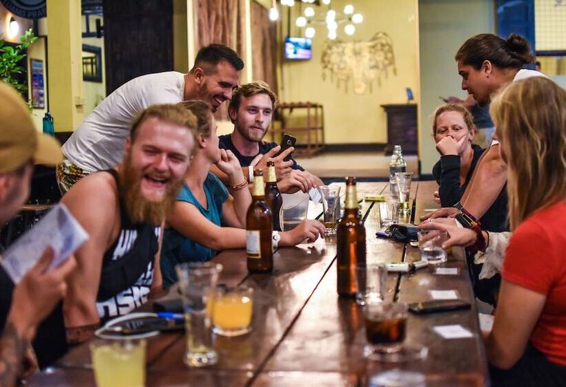 هاستل Mad Monkey Luang Prabang