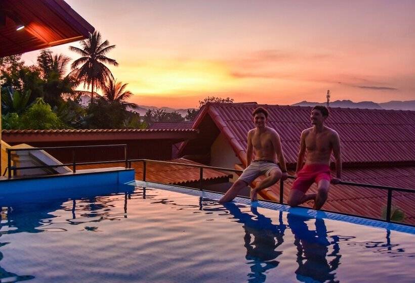 هاستل Mad Monkey Luang Prabang