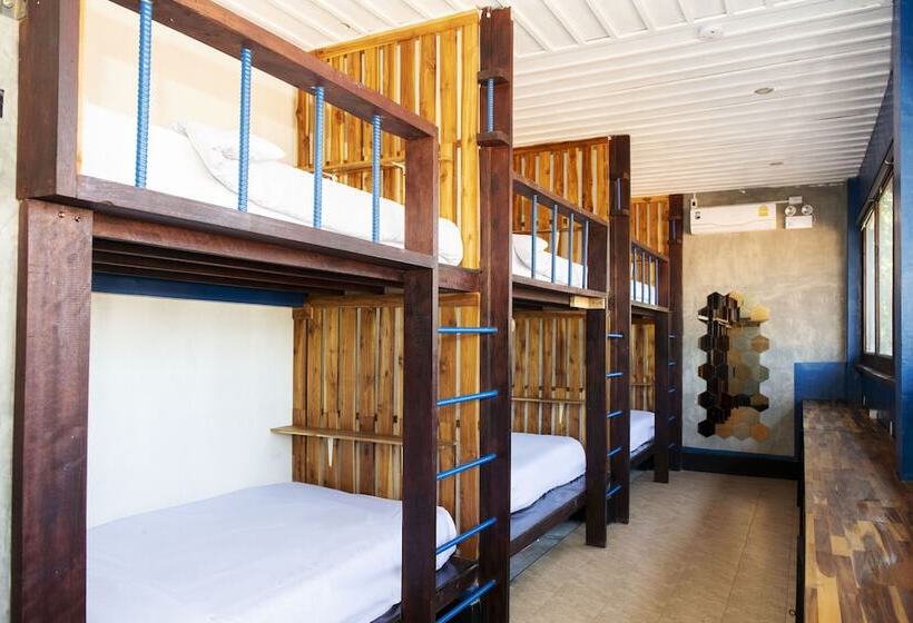 هاستل Mad Monkey Luang Prabang