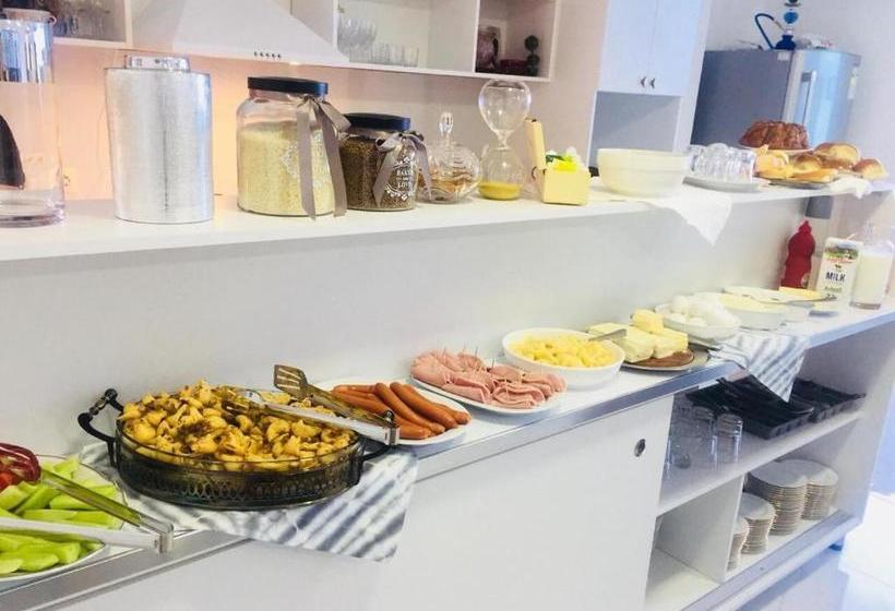 تختخواب و صبحانه New House Kobuleti