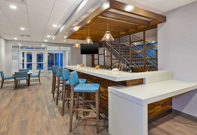 酒店 Hampton Inn Cape Cod Canal