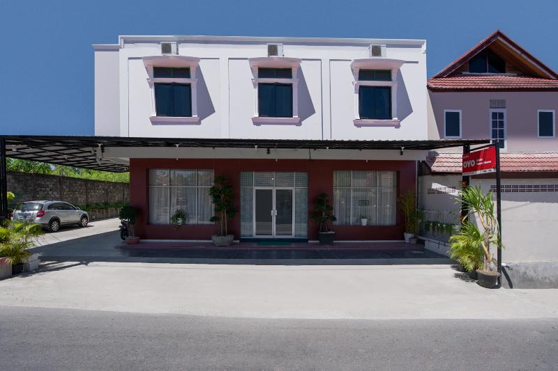 בית מלון כפרי Oyo 3225 Alinia Residence