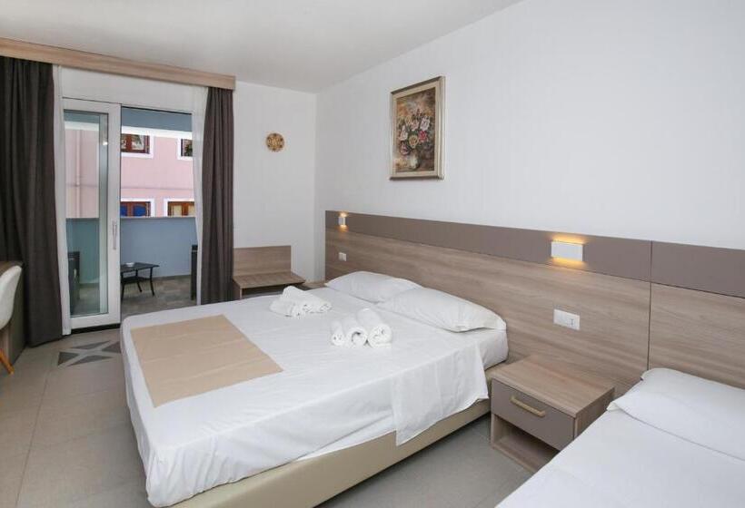 پانسیون The Square Castelsardo