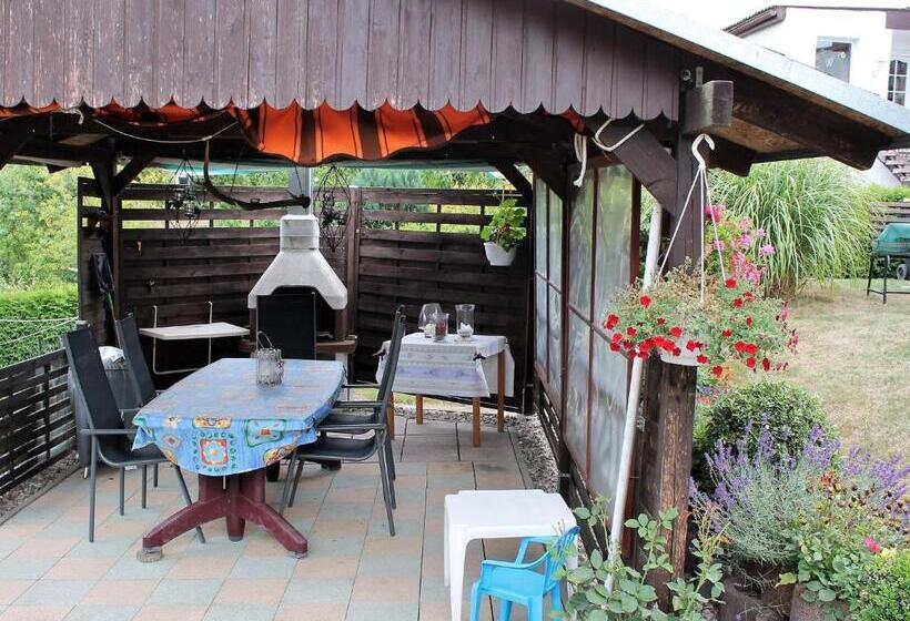 Beautiful Apartment In Proseken With Garden