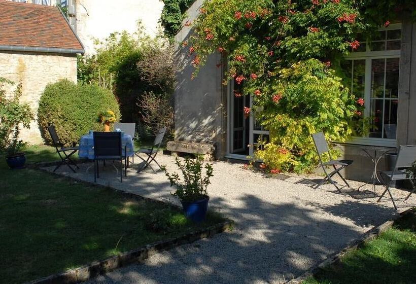 تختخواب و صبحانه La Maison D'arthure