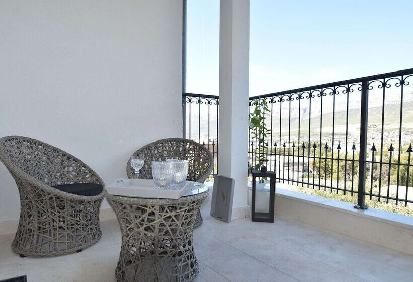 Spacious And Comfortable Apartment, Outside The Historical Centre Of Split