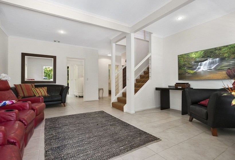 Stunning Sunshine Beach House In Prime Location  31 Ferguson Street
