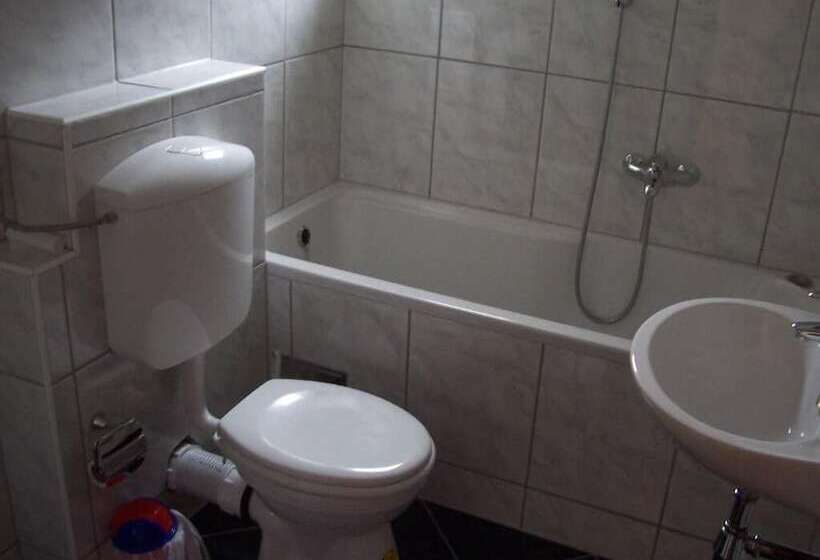 Subtub Hostel Makarska