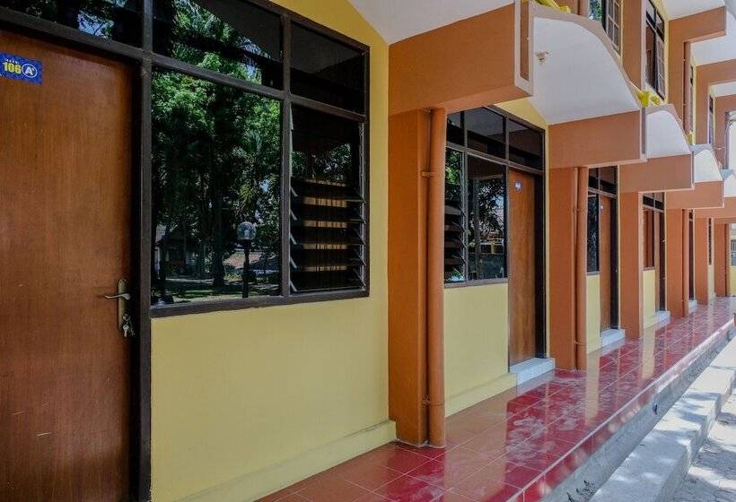 هاستل Uniga Malang Family Residence By Oyo Rooms