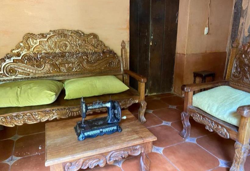 فندق De Cervantes