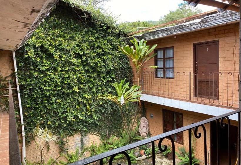 فندق De Cervantes