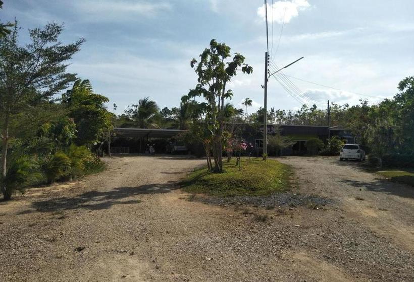 هتل Oyo 767 Pang Chompu Resort