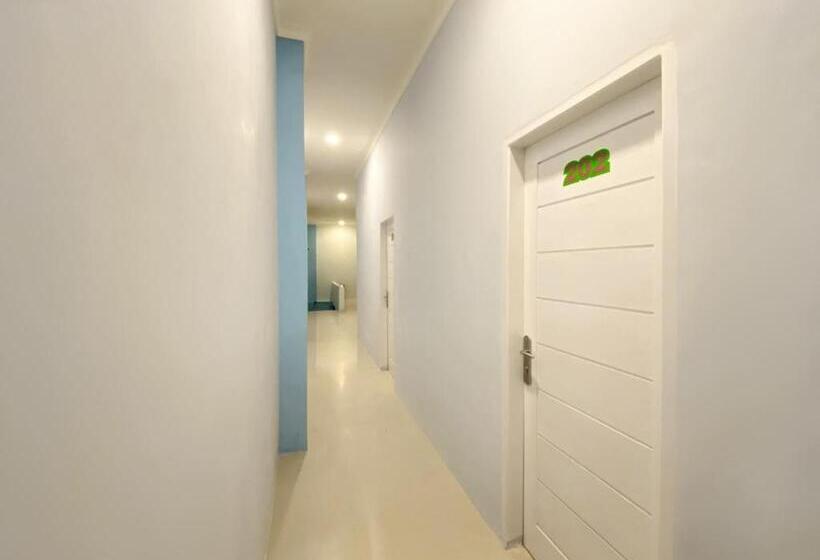 هتل Reddoorz Syariah Near Pantai Padang 2