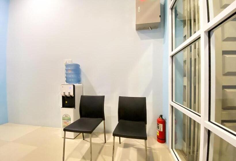 هتل Reddoorz Syariah Near Pantai Padang 2