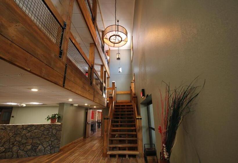 هتل Blackstone Lodge And Suites