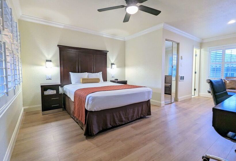 בית מלון כפרי Clarion  Collection Wilkie S Inn Pacific Grove  Monterey
