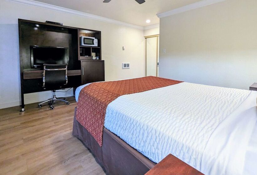 בית מלון כפרי Clarion  Collection Wilkie S Inn Pacific Grove  Monterey