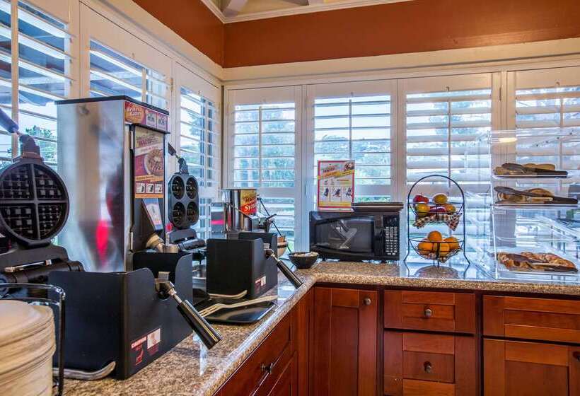 בית מלון כפרי Clarion  Collection Wilkie S Inn Pacific Grove  Monterey