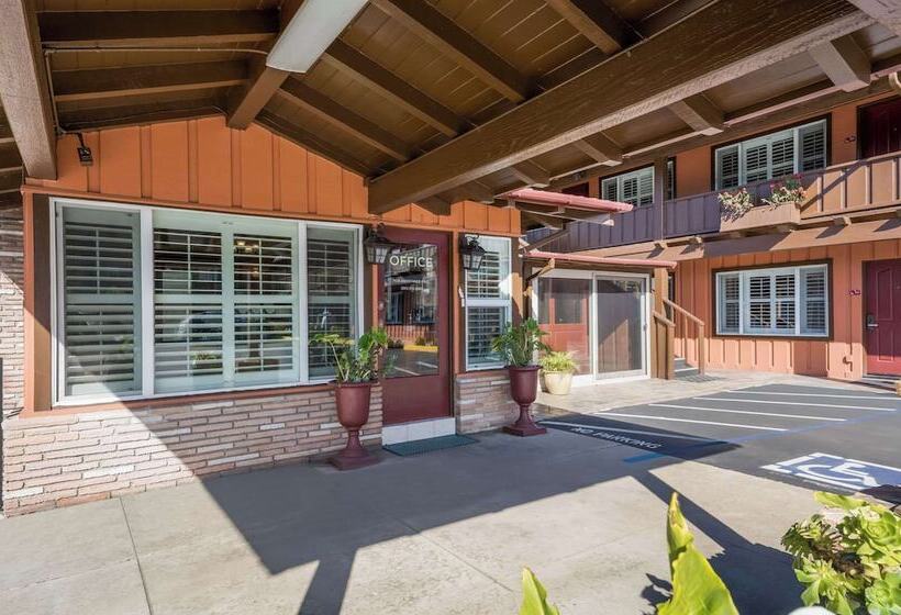 בית מלון כפרי Clarion  Collection Wilkie S Inn Pacific Grove  Monterey