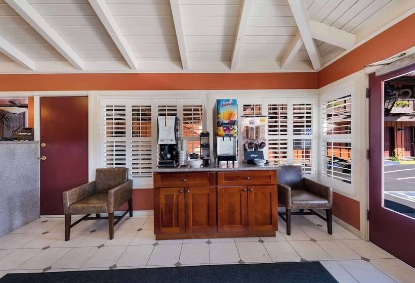 בית מלון כפרי Clarion  Collection Wilkie S Inn Pacific Grove  Monterey