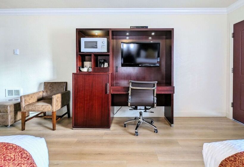 בית מלון כפרי Clarion  Collection Wilkie S Inn Pacific Grove  Monterey