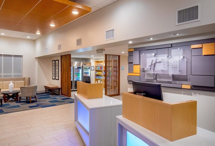 هتل Holiday Inn Express Chesapeake   Norfolk, An Ihg