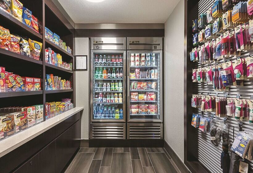 Отель La Quinta By Wyndham Plantation At Sw 6th St