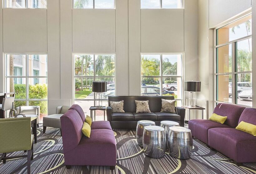 Отель La Quinta By Wyndham Plantation At Sw 6th St