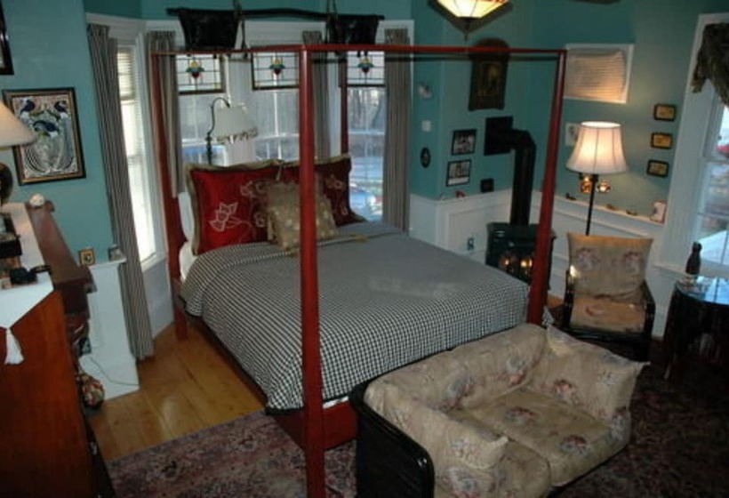هتل Red Elephant Inn Bed And Breakfast
