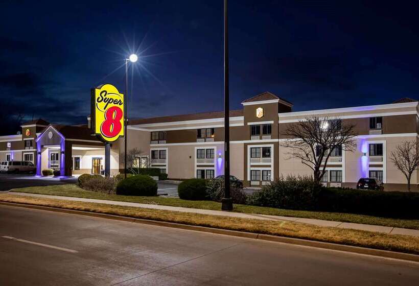 هتل Spark By Hilton Wichita East