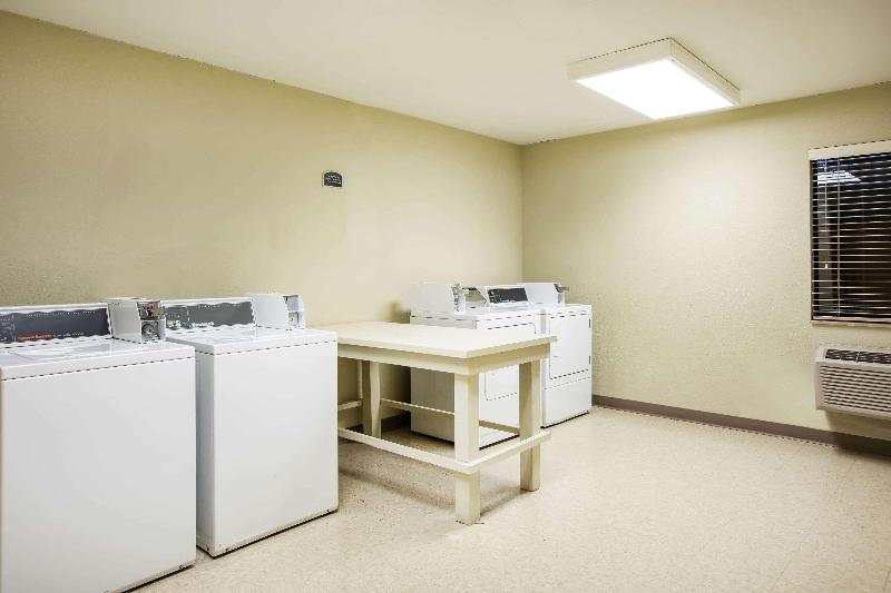 هتل Spark By Hilton Wichita East