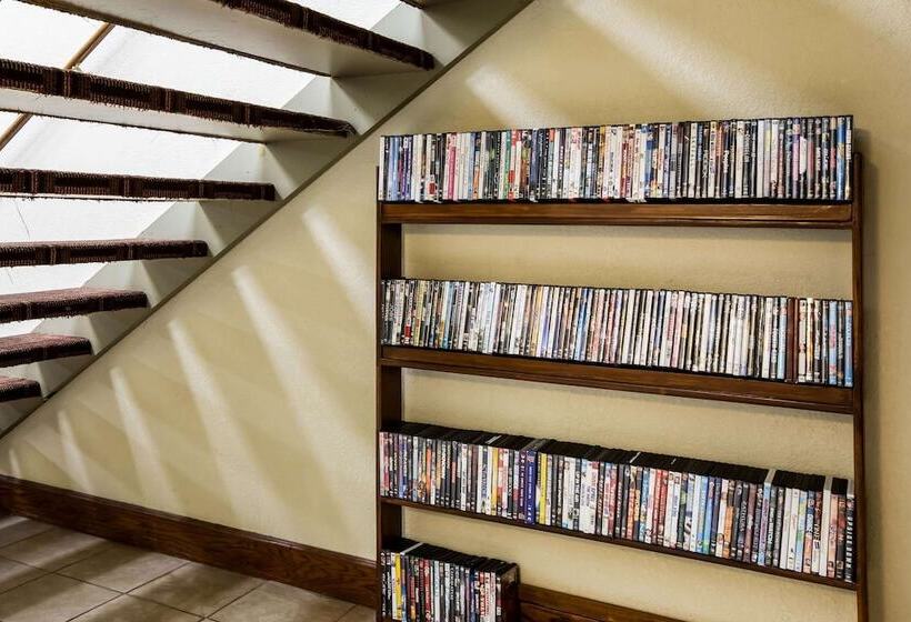 هتل Spark By Hilton Wichita East