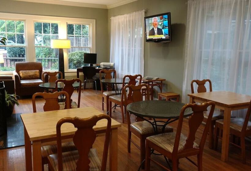 هتل The University Inn At Emory