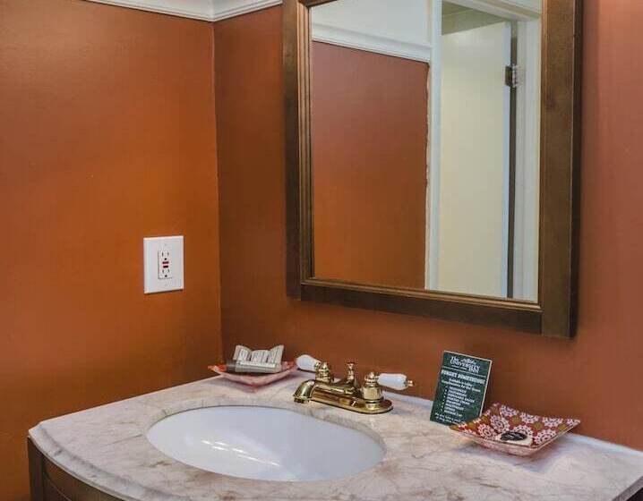 هتل The University Inn At Emory