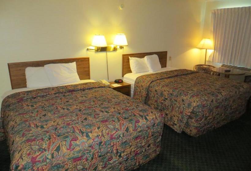 Отель Waterfront Inn Mackinaw City