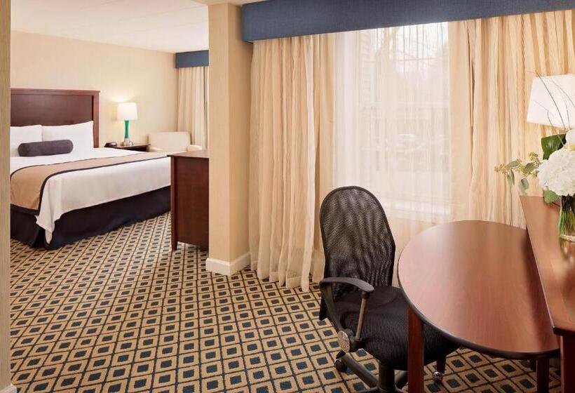 Отель Westford Regency Inn & Conference Center