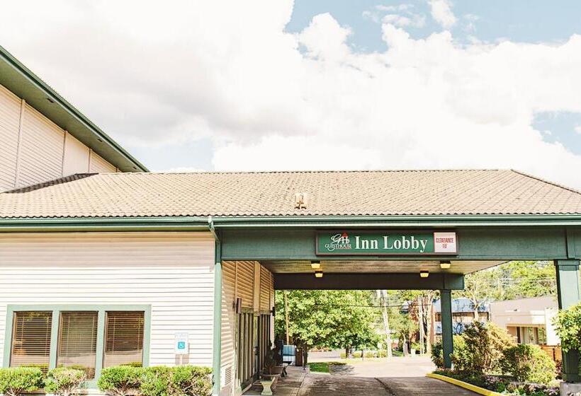 فندق على الطريق Lavissh Inn & Suites