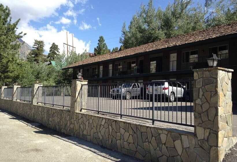 אתר נופש Whispering Pines