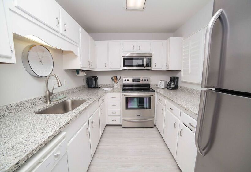 Wild Dunes Resort – Sweetgrass Inn And Boardwalk Inn