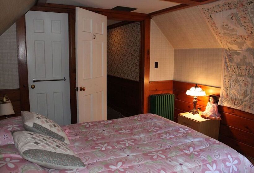 White Trellis Motel