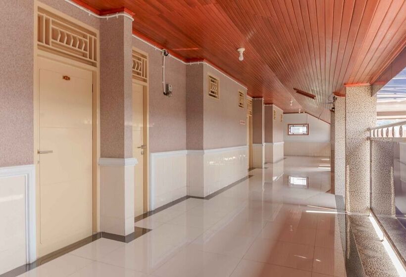 پانسیون Reddoorz Plus Syariah Near Rsup Dr. M. Djamil Padang