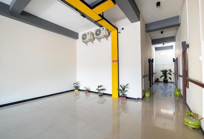فندق Oyo 3137 Aisyah Residence Syariah