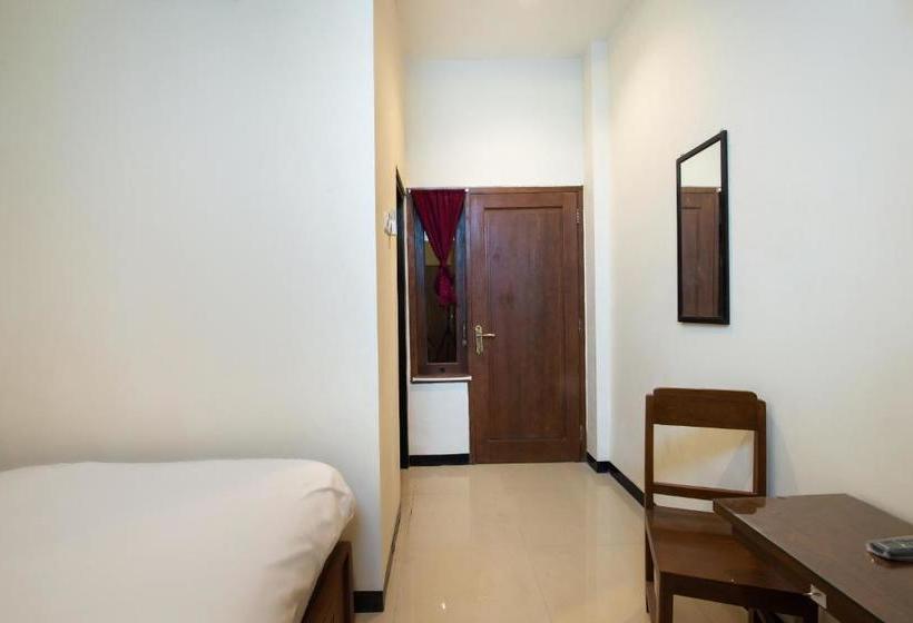 فندق Oyo 3137 Aisyah Residence Syariah