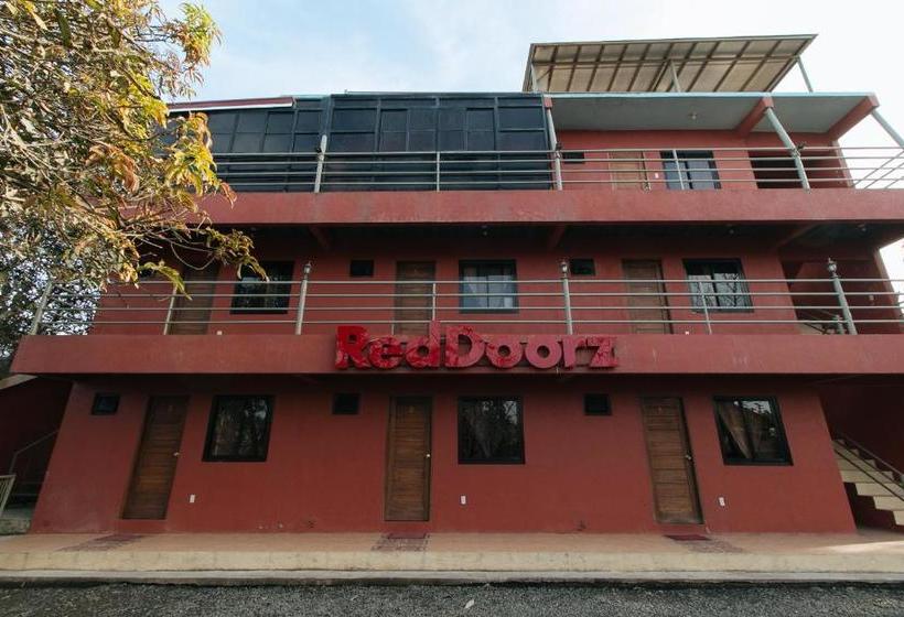هتل Reddoorz Plus At Malabag Silang  Vaccinated Staff