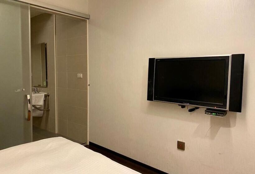 هاستل Crystal City