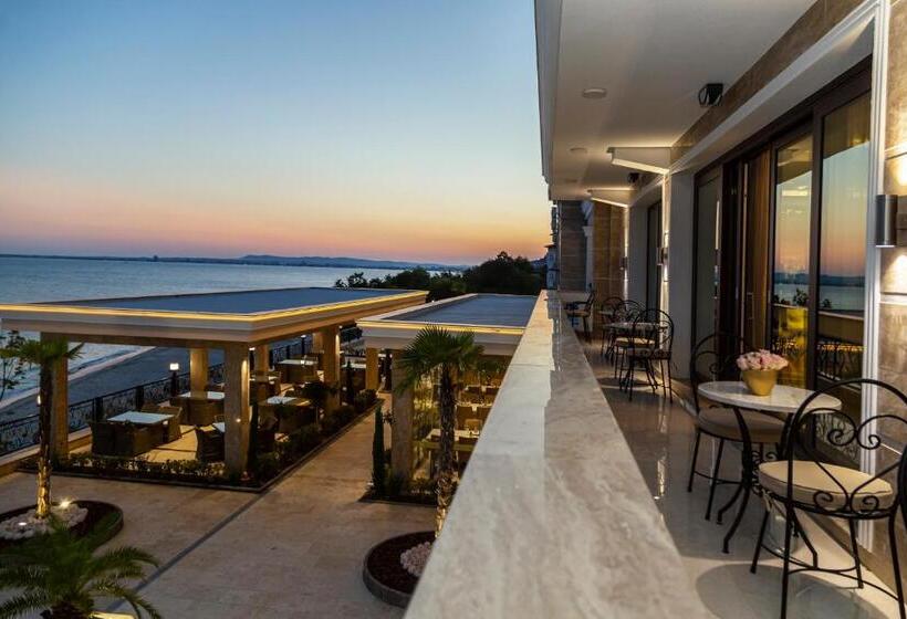 هتل Onyx Beach Residence   Free Parking & Beach Access